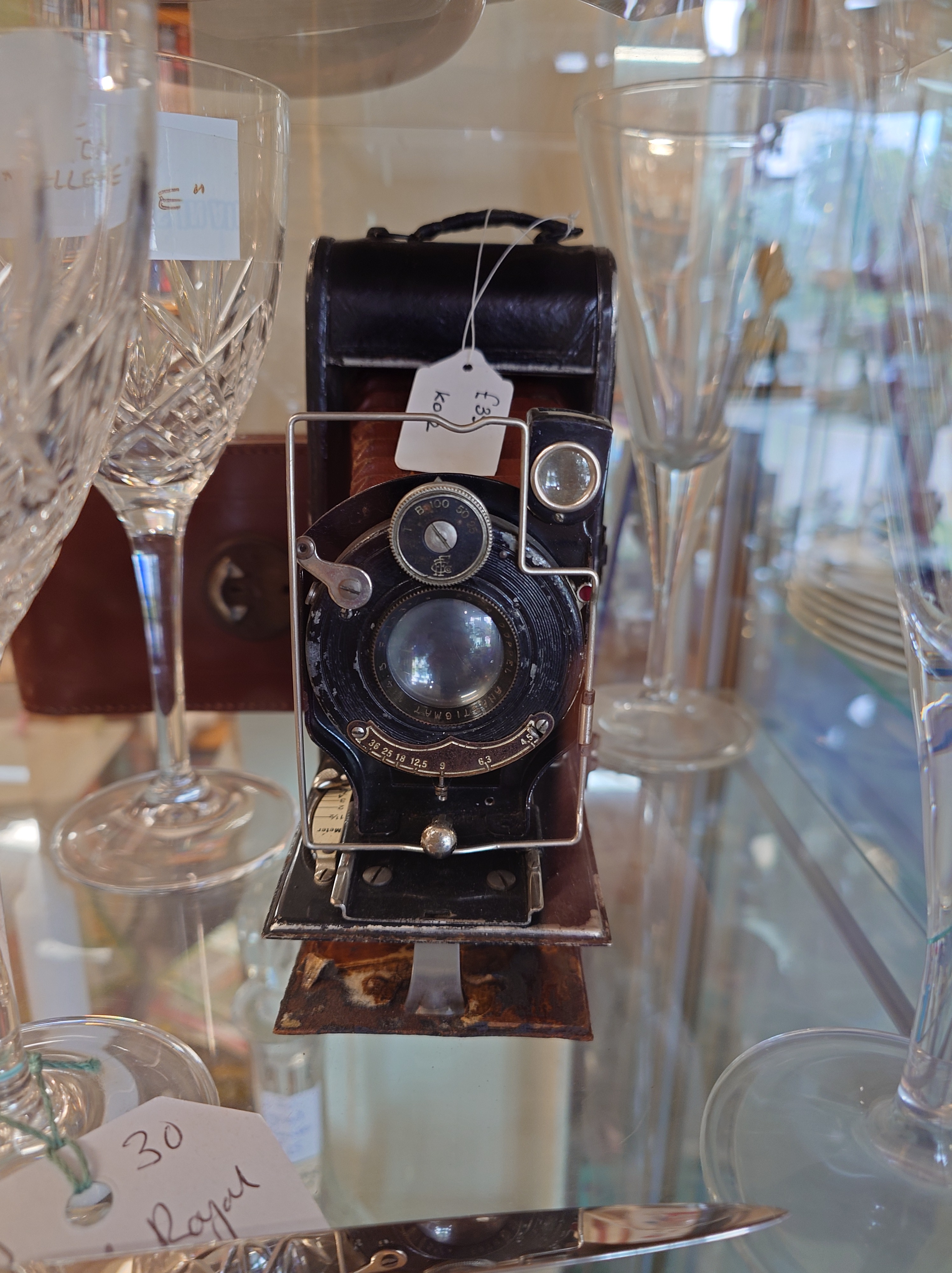 Discovering Vintage Cameras: A Buyer’s Guide